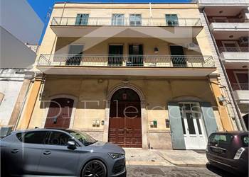 Appartamento di 4 vani + acc.ri + terrazzo