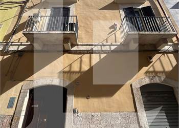 Attico di 3 vani + acc.ri