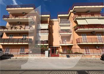 Appartamento di 4 vani + acc.ri + posto auto